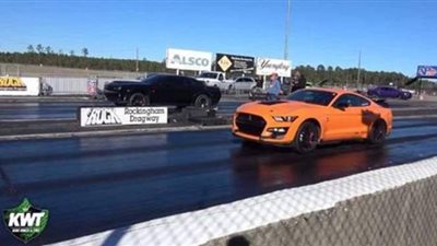 موستنج شيلبي GT500 تتحدى دودج تشالنجر ديمون | فيديو