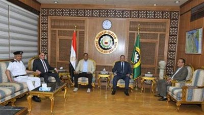 محافظ الدقهلية يناقش خطة الانضباط الأمني والمروري مع القيادات الأمنية