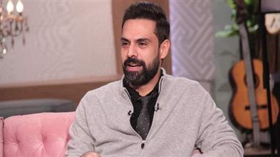 أمير طعيمة يهنئ  إليسا على نجاح 