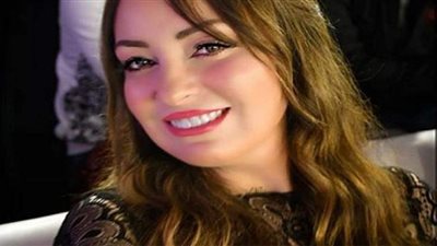 نرمين الفقي تستعيد ذكرياتها بصورة على البحر بالمايوه في طفولتها: الماضي والحاضر