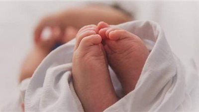 التفاصيل الكاملة للتحقيق في اتهام طبيب بإحداث عاهة مستديمة لطفلة بحلوان.. والمتهم تسبب في فصل ركبتها اليسرى عن جسدها