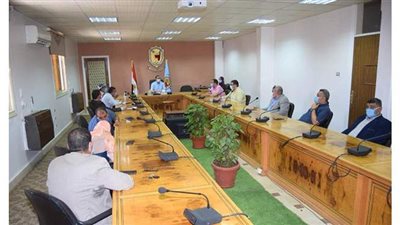 رئيس جامعة سوهاج يناقش الاستعدادات النهائية لافتتاح مستشفي جامعي جديد