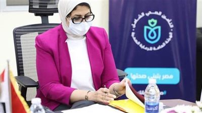 وزيرة الصحة تتابع حادث هبوط أرضي وميل عقار بالزمالك.. ولا يوجد مصابين أو وفيات