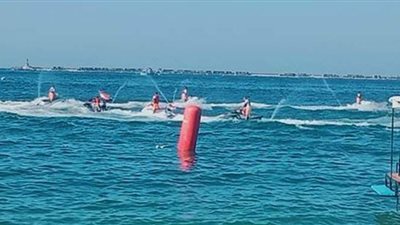 محافظ الإسكندرية يطلق إشارة البدء لعروض الألعاب المائية احتفالا بالعيد القومي