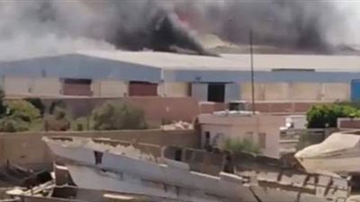 بمشاركة 20 سيارة إطفاء  .. السيطرة على حريق مصنع مواد غذائية  في أكتوبر