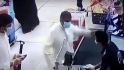 حفاظا على كرامته.. وزيرة الهجرة تطالب بحذف فيديو الاعتداء على الشاب المصري بالكويت