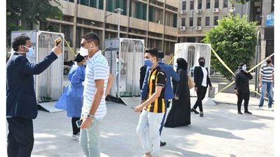 استمرار امتحانات طلاب الفرق النهائية بجامعة القاهرة وسط إجراءات احترازية مشددة