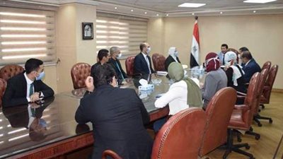 أشرف صبحي يكرم الشباب المصري المشاركين في المشاورات الشبابية العربية