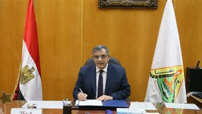 ضبط طالب يغش باستخدام الهاتف المحمول بجامعة بنها