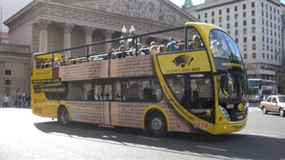 بـ45 دولارا والزبون يتسلم وجبة طعام بمنزله.. جولة في حافلة عبر الإنترنت