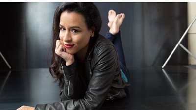 النجمة الأمريكية سارة كوبر تكسر ملل كورونا بـ 