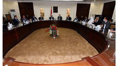 وزير الإسكان يتابع إعداد الاشتراطات البنائية لضبط العمران بالقاهرة والجيزة والإسكندرية