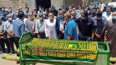 تشييع جثمان الدكتور محمد مشالي طبيب الغلابة بمسقط رأسه بالبحيرة