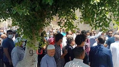 مشيعو جثمان طبيب الغلابة عن اتباع إجراءات مواجهة كورونا: هذا ما تعلمناه منه