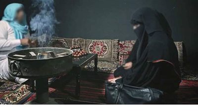 رجل وزوجته يستدرجان النساء بالسحر والشعوذة لابتزازهن ماليا في البحرين