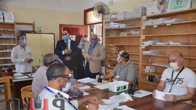 محافظ بني سويف يراجع الإلتزام بإجراءات كورونا بكنترول التعليم الصناعي