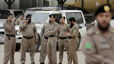 القبض على إثوبيين متهمين بجرائم سرقة لعملاء بنوك بالرياض