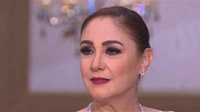 تعليق  ساخر من شيرين عن تصوير القبلات فى الأعمال الفنية