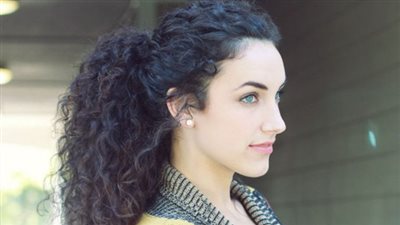 اسهل الخطوات لتسريحة الشعر «المموج» بالمنزل