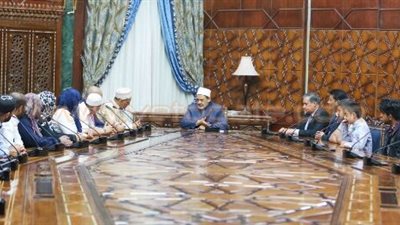 شيخ الأزهر يدعو مسلمي أوروبا للاندماج في مجتمعاتهم