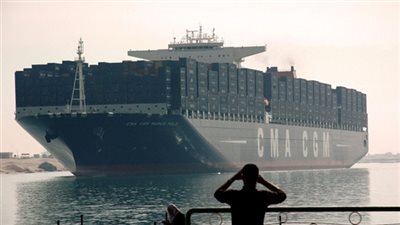 عبور 40 سفينة بحمولات 2.3 مليون طن بقناة السويس