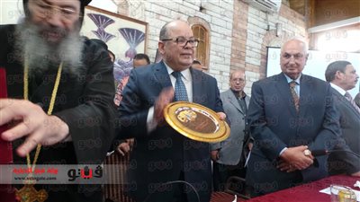 بالصور.. راعى كنيسة السيدة العذراء يكرم القيادات التنفيذية بكفر الشيخ