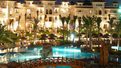 الفنادق تحتضر ولا تجد من يشتريها..خبراء: جلد الحكومة لأصحابها يدفعهم للبيع ..الزيات: 70 % من المنشآت السياحية مديونة..عبد الرازق: الأمل فى تنشيط السياحة انقطع.. صدقى: الوزارة سبب الخسائر