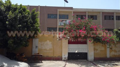 بالصور.. إحجام أولياء الأمور عن انتظار أبنائهم أمام لجان الامتحانات