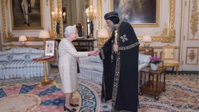 السفير البريطاني بالقاهرة: لقاء تاريخي بين إليزابيث والبابا تواضروس