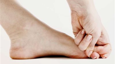 نصائح طبية للوقاية من «تشنجات القدم» خلال الحمل