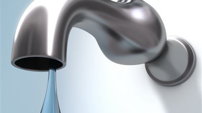 العطش يضرب الجيزة في «حر رمضان».. انقطاع المياه عن الوراق وإمبابة أكثر من 24 ساعة.. تأخرإصلاح خط الـ400 ملى يزيد من حد الأزمة.. ومواطنون يعتدون على موظفي الأحياء