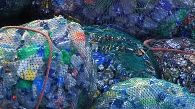 بالصور.. خبيرة تصفيف شعر تتبنى إعادة بناء 300 منزل لضحايا الفيضانات