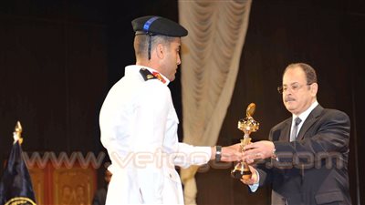 وزير الداخلية يشهد تخريج دفعة جديدة من طلبة كلية الشرطة