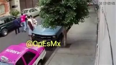 بالفيديو.. لقطات مروعة لسائق مخمور يدهس 3 أشخاص بعد مشاجرة