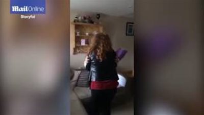 بالفيديو والصور.. فتاة تفاجئ والدتها بالعودة للمنزل