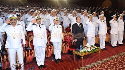 بالصور.. وزير الداخلية يشهد تخرج دفعة جديدة من طلاب كلية الشرطة.. ويؤكد: لن تنال منا الشائعات أو ننحرف عن مسار حماية الوطن.. رجال الأمن متسحلون بالثقة في الله.. ويشدد على معايير اختيار المتقدمين