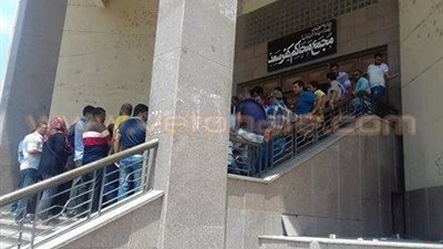 ضحايا مستريح دمياط يتظاهرون أمام المحكمة