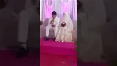 بالفيديو.. عريس يقرأ القرآن في زفافه بدلًا من الاستعانة بفريق موسيقي