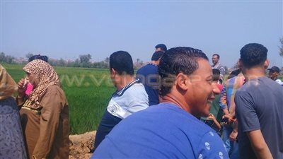 بالصور.. أزمة بين قريتين في الشرقية بسبب الصرف الصحي