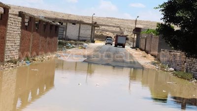 بالصور.. انفجار ماسورة مياه في مطروح