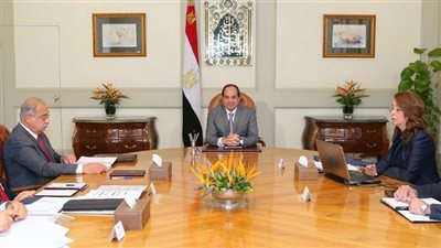 تفاصيل أول لقاء في السنة الرئاسية الثالثة.. السيسي يبحث مراجعة سياسات الحماية الاجتماعية.. يوافق على زيادة المعاشات 10%.. يكلف بتحسين أوضاع محدودي الدخل.. والانتهاء من الدراسات الخاصة بالتصالح الضريبي