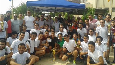 رئيس جامعة بورسعيد يشارك الطلاب في سباق الجري