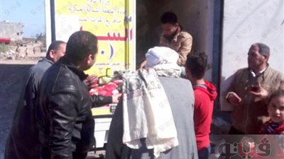 بالصور.. إقبال أهالي الطوير بالإسكندرية على سيارات المجمعات الاستهلاكية