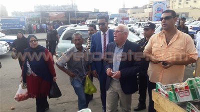 بالصور.. محافظ بورسعيد يتفقد منافذ السلع الغذائية