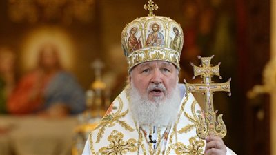 بطريرك موسكو يهدي الملكة إليزابيث أيقونة للسيدة العذراء