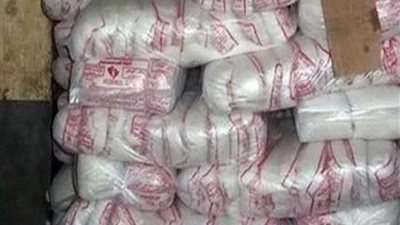 ضبط تاجر يحتكر 24 طن سكر لبيعه في السوق السوداء بطوخ