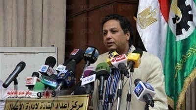 منع الناشط حازم عبدالعظيم من السفر لـ