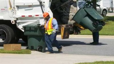 التعاقد مع شركات النظافة الأجنبية «خراب على البلد».. نقيب الزبالين: تتسبب في تشريد 3 ملايين عامل.. أصحاب مصانع: الاعتماد على العمالة المصرية أفضل.. والتجربة لم تحقق أي نجاحات خلال الفترة الم