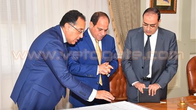 وزير الإسكان يقدم للسيسي عرضا تفصيليا عن مدينة العلمين الجديدة