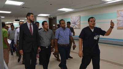 وفد كلية السياحة والفنادق يدعمون مستشفى شفاء الأورمان بالأقصر